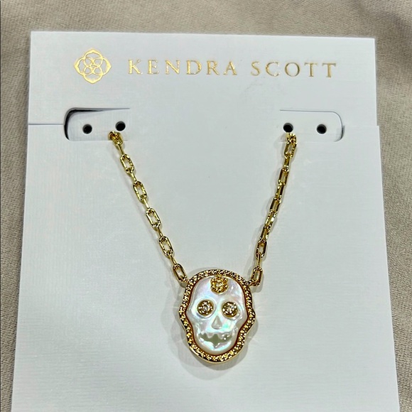 Kendra Scott Skeleton Gold Short Pendant Necklace in Ivory Mother-of-Pearl - Picture 2 of 4